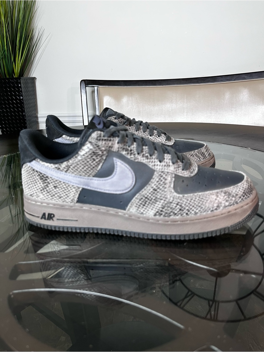 Nike Air Force 1'07 LV8
HF2898-001 Off Noir Carbon
Snakeskin Men's Sz 10.5